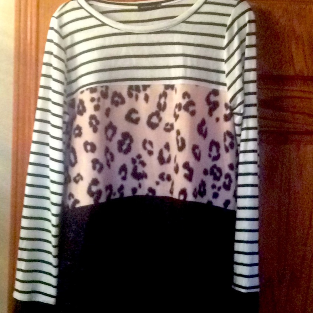 Lightweight long sleeved sweater
